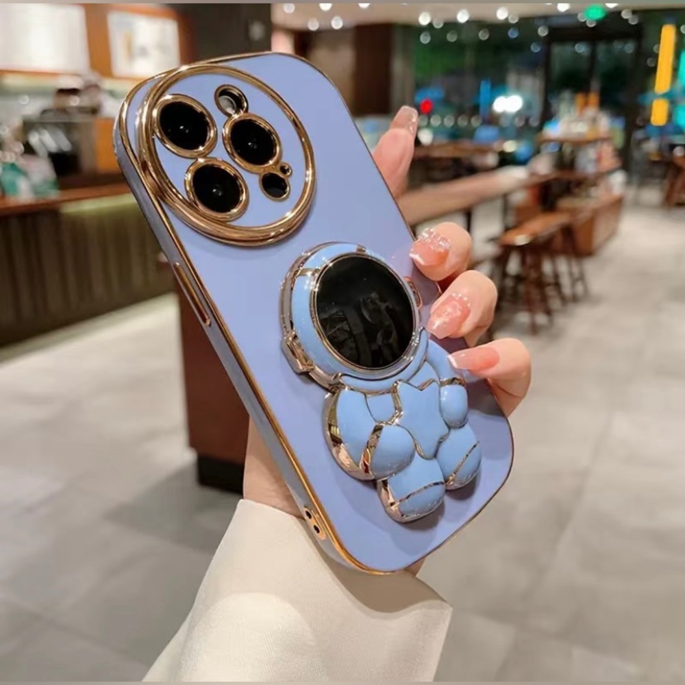 Grey Phone Case With 3D Astronaut Holder